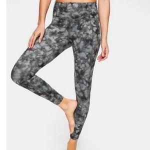 Athleta Salutation 7/8 tight, Tie Die, Small